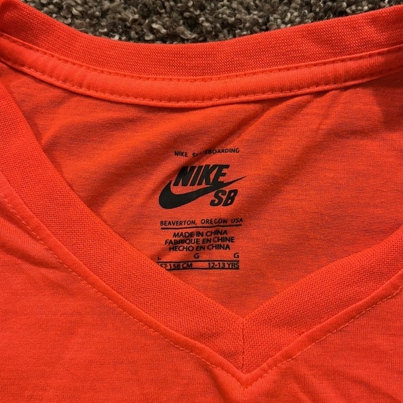 Girls L Nike Shirt - Picture 2 of 2